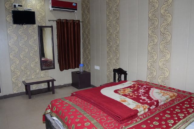 Restful room in a guest house, ideal for backpackers