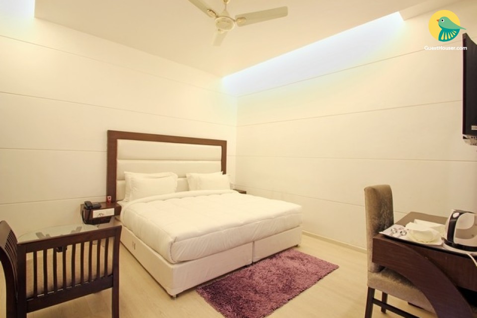 Decently designed room to stay