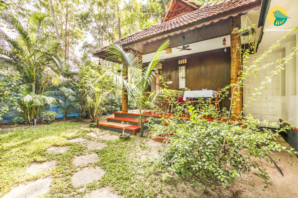 Elegant cottage room for three, near Marari Beach