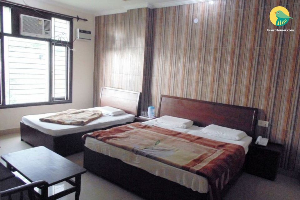Pleasant 2-bedded room for 3, near Vaishno Devi
