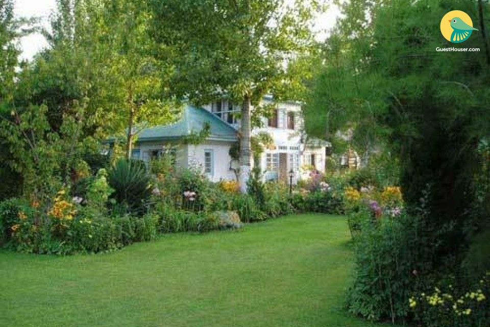 Well-furnished 3-BR cottage for 8