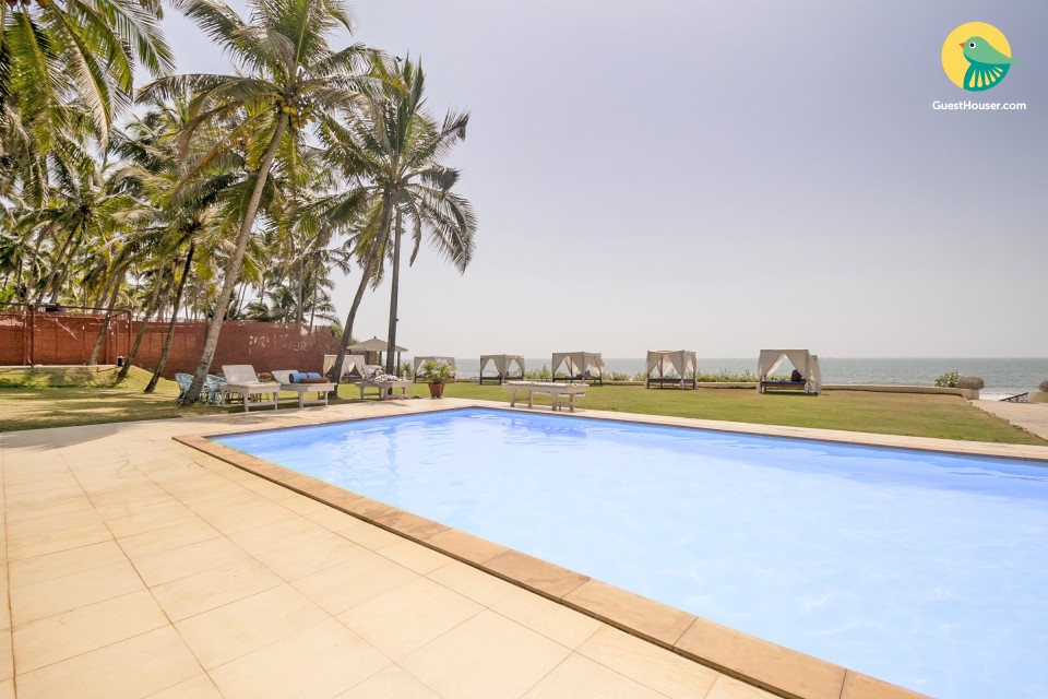 Beachside 2-BR villa with a pool, 150 m from Ashwem Beach 