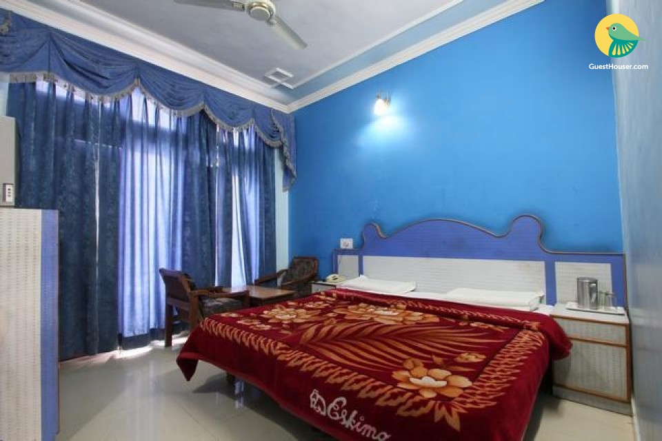 Commodious room for 3, near Vaishno Devi